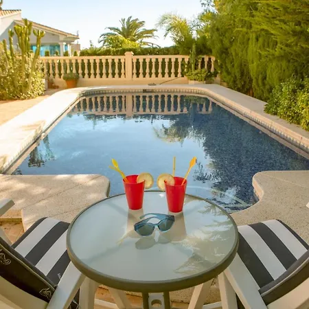 Apartmán La Amistad En Con Piscina Compartida *